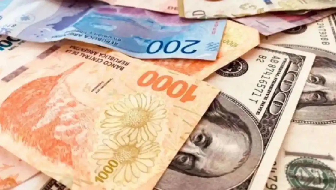 Desde este viernes, los comercios podrán exhibir los precios de sus productos en dólares