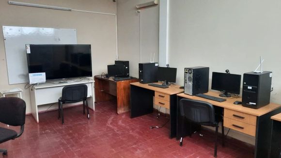 Un recorrido por el edificio del ex Correo y las aulas del CUR: qué dijo la nueva presidenta Karina Salvarreguy