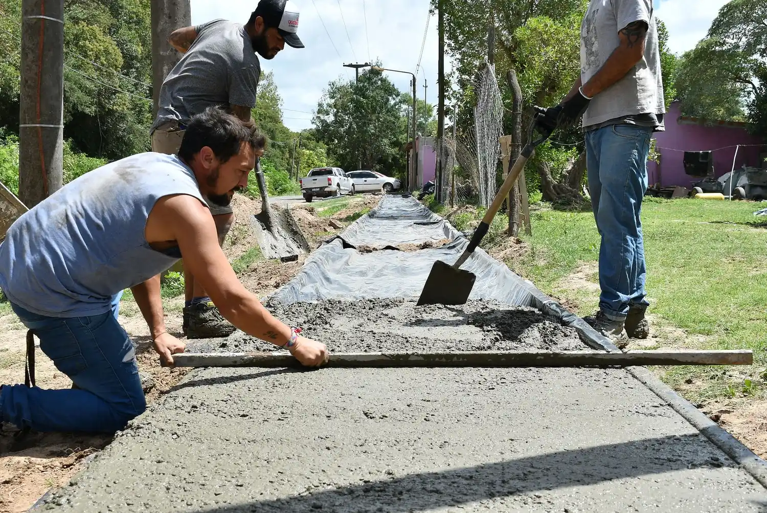 Avanza la construcción de veredas comunitarias en el barrio San Luis