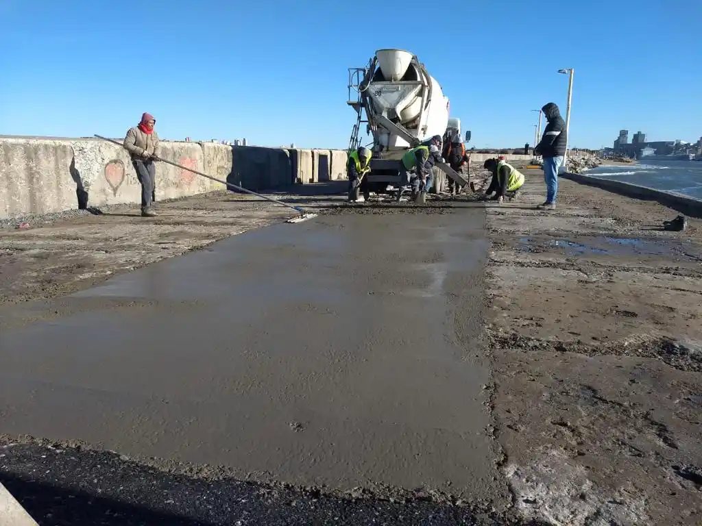 Comenzó la pavimentación de la Escollera