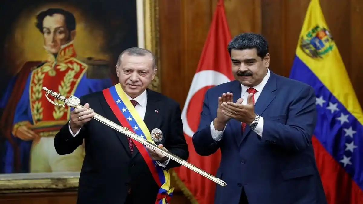 ¿PARA SACARSE EL CLAVO de la Cumbre? Maduro viaja a Turquía