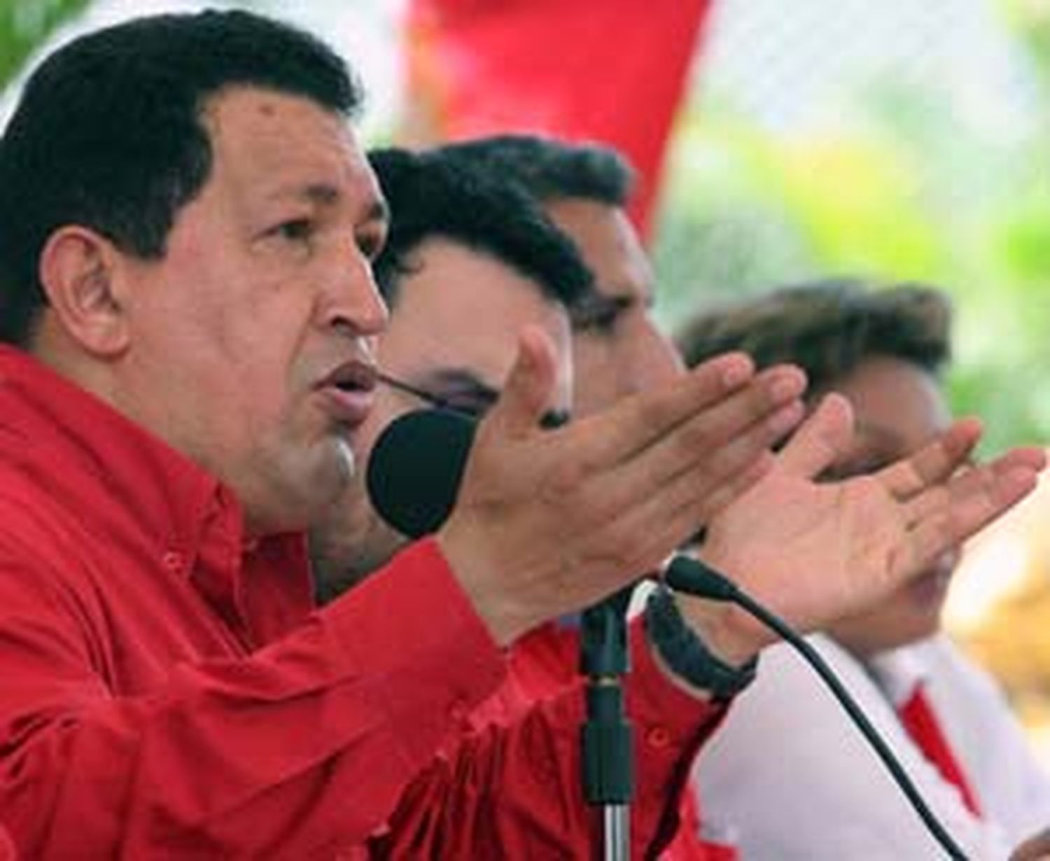 Chávez anuncia reforma  con reelección ilimitada