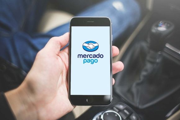 Mercado Pago vende dólares oficiales y actúa como banco sin ventanillas pese a estar registrado como fintech