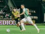 Aldosivi venció a Banfield sobre el final y tomó aire