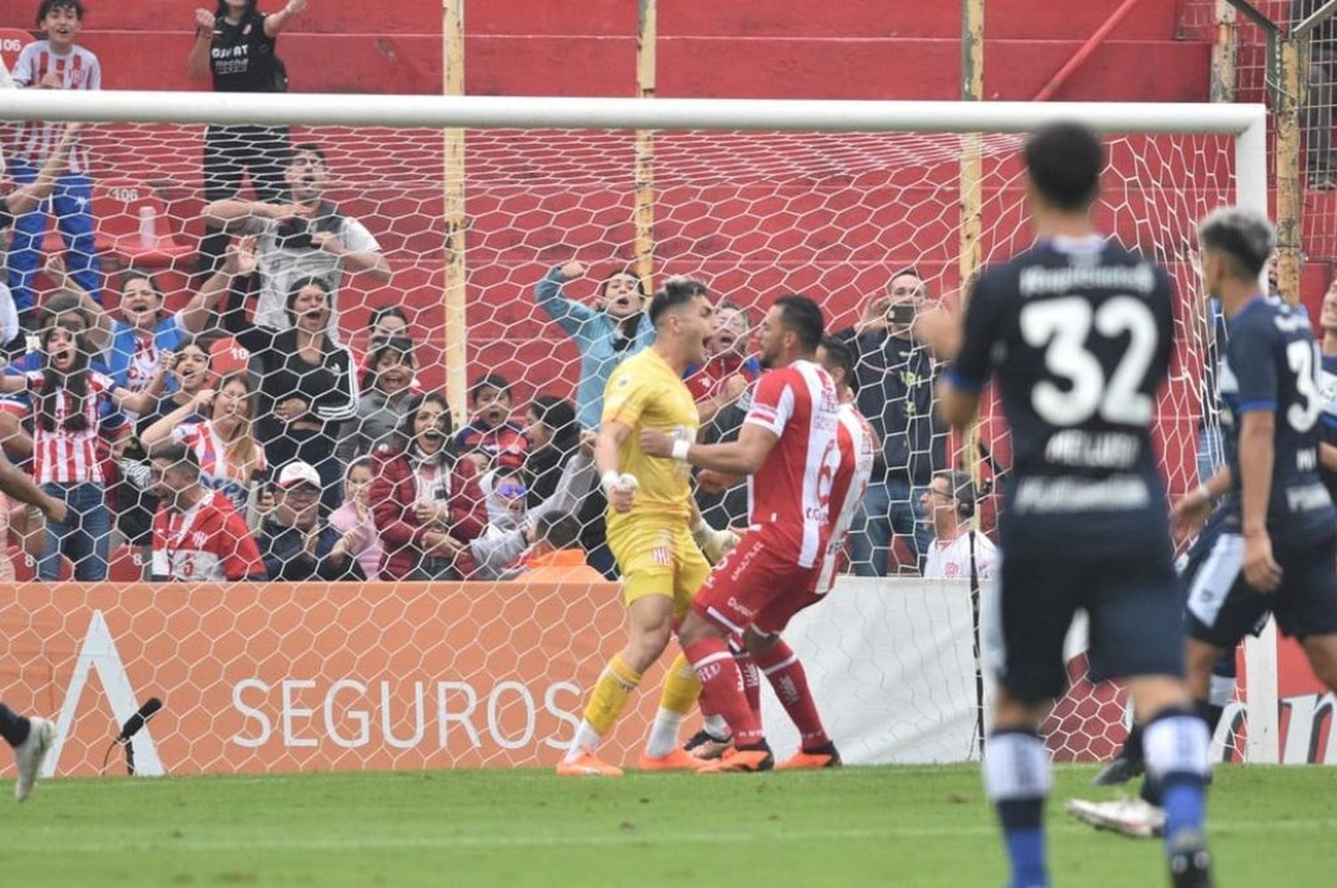 Unión enfrenta a Newell’s en el Parque de la Independencia