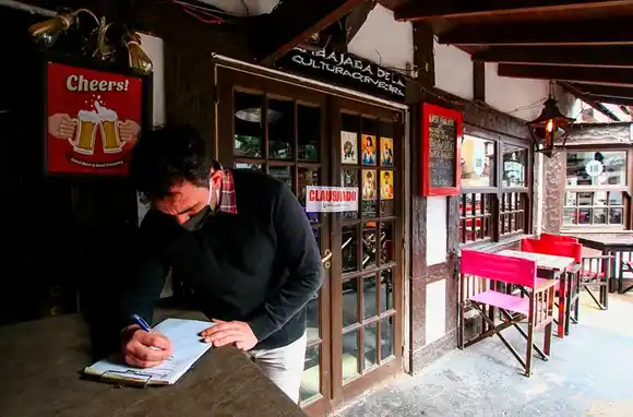 Clausura y multa de 300 mil pesos para un bar que realizó una fiesta en Pinamar