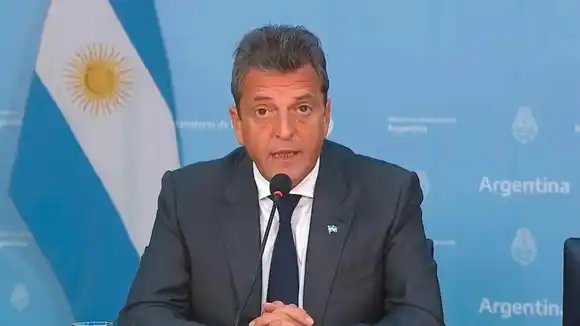 Massa reveló que evalúa tres ofertas del sector privado para trabajar en el exterior