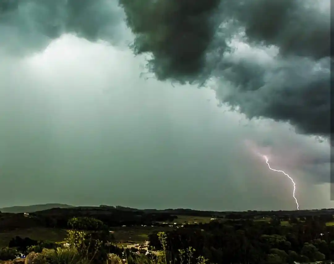Cuatro imágenes impactantes de la fuerte tormenta eléctrica sobre Tandil