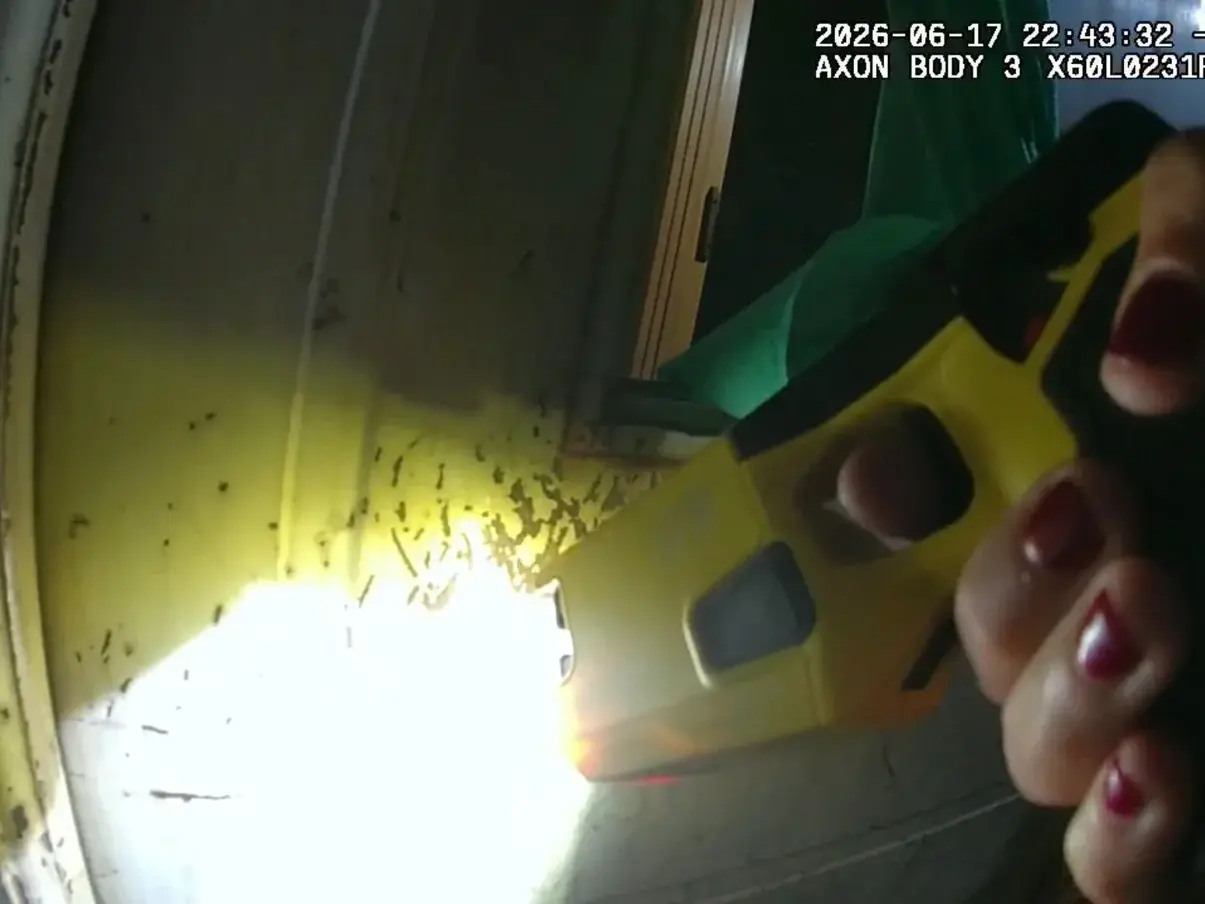 Policías usaron la pistola Taser para evitar que un hombre se quitara la vida en Villa Gobernador Gálvez