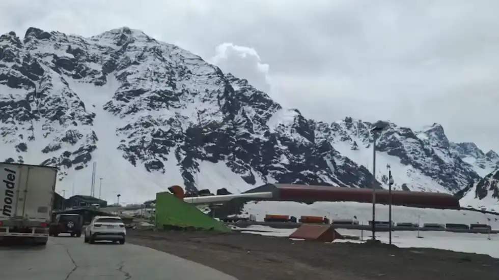 Intensas nevadas causarón serias complicaciones para el tránsito internacional
