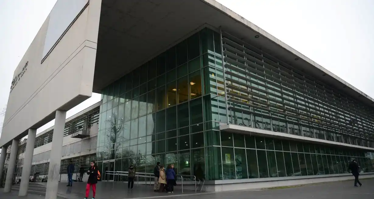 Estaba internado en el hospital de emergencias por heridas de arma blanca.