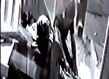 Rompió una vidriera para robar
