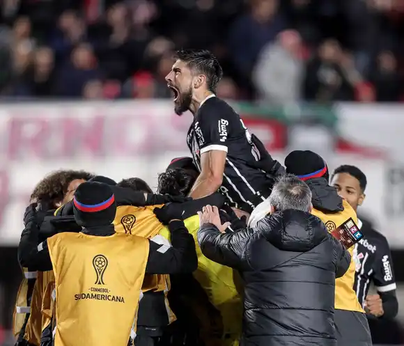 Estudiantes no pudo plasmar su gran noche ante Corinthians y se despidió de la Copa Sudamericana