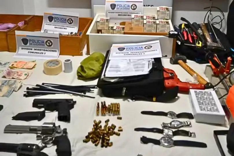 La Policía de la Ciudad desbarató a la organización que operaba con llaves de mano y herramientas de precisión.