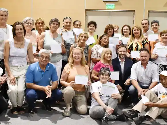 Más de 300 jubilados y pensionados recibieron certificados por haber participado de los talleres de la tercera edad
