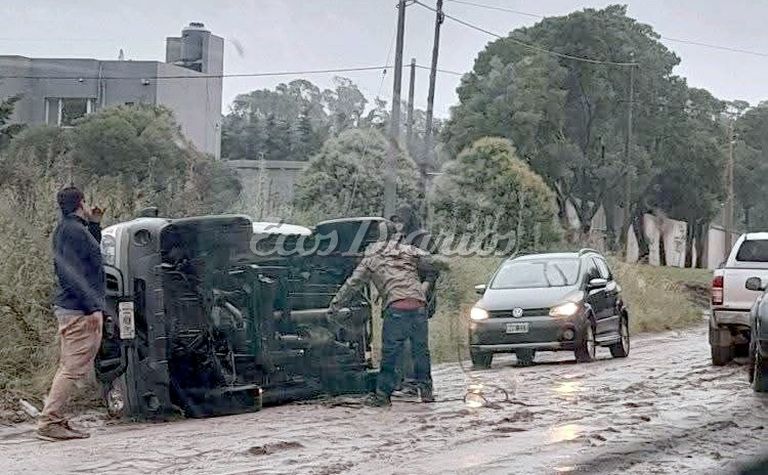 En Medio Del Temporal De Lluvia Volc Una Camioneta Ecos Diarios Necochea