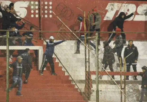 Un hincha salteño fue herido por un palazo en Unión