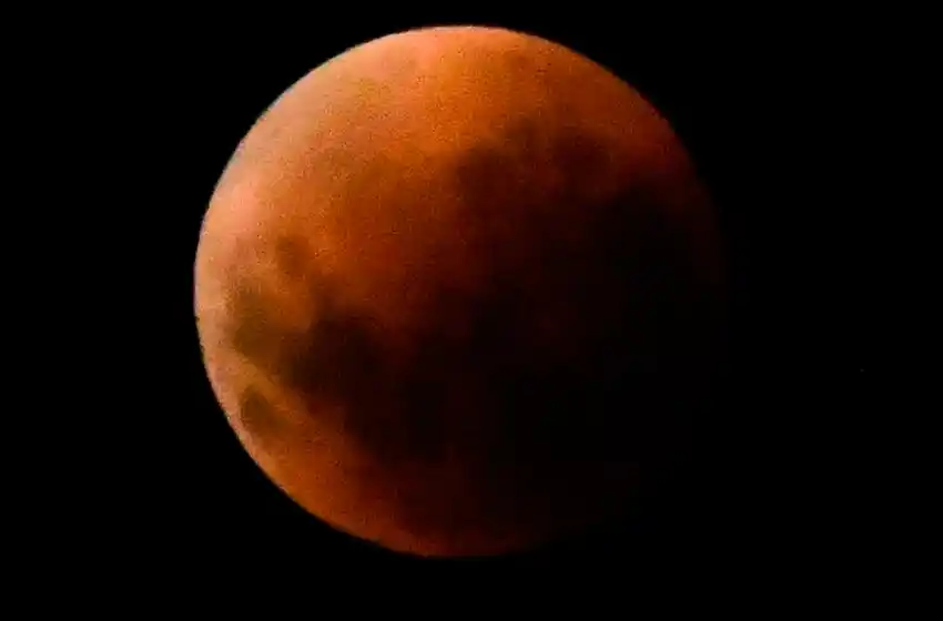 Espectáculo celestial: el eclipse de luna pudo verse desde Rosario