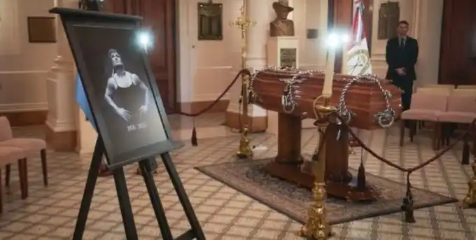 Último adiós a la Locomotora en la Legislatura de Santa Fe. Foto: Manuel Fabatía