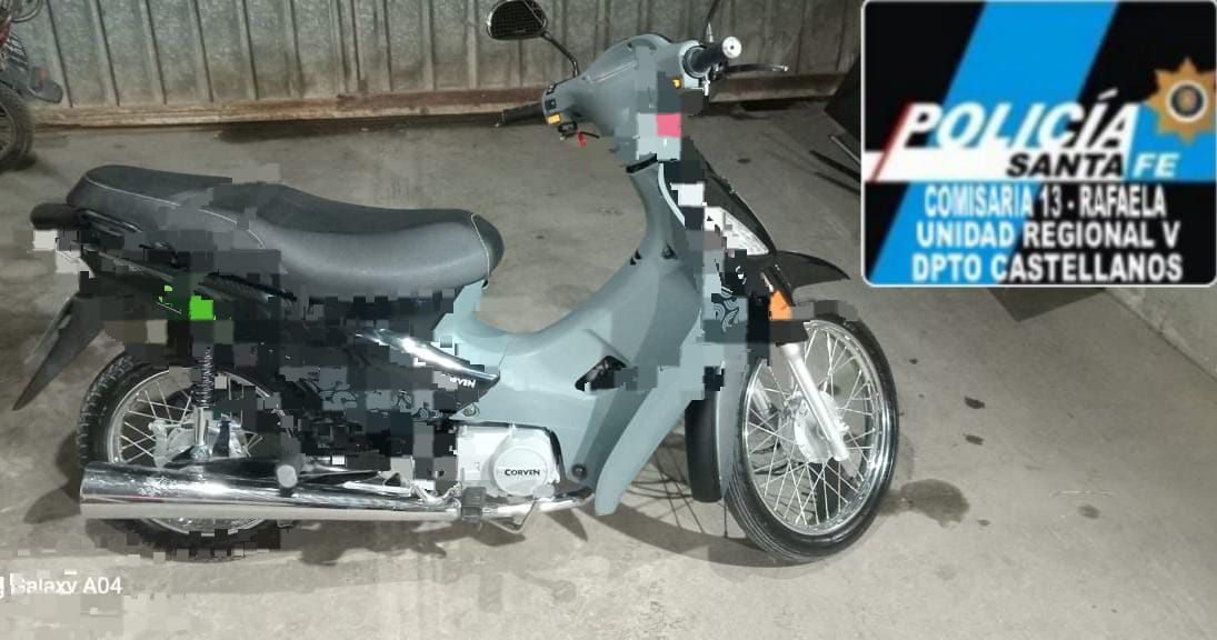 Dejó la moto estacionada en la galería y se la robaron, pero fue recuperada poco después