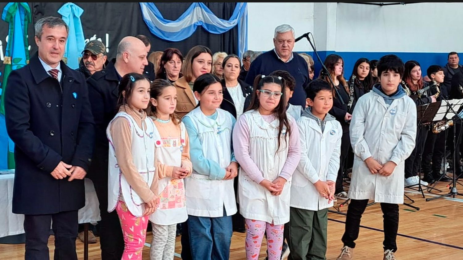 El jefe comunal. Pablo Barrena encabezó el acto por el Día de la Bandera