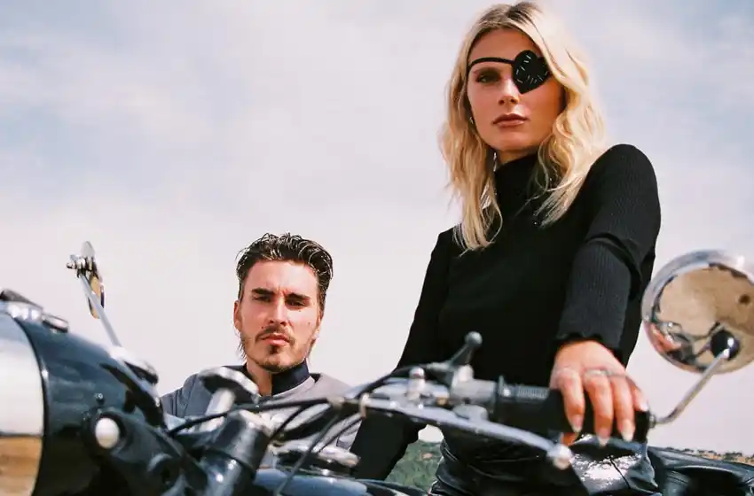 Carlos Ares “se enamora” de la argentina Valentina Zenere en su nuevo video