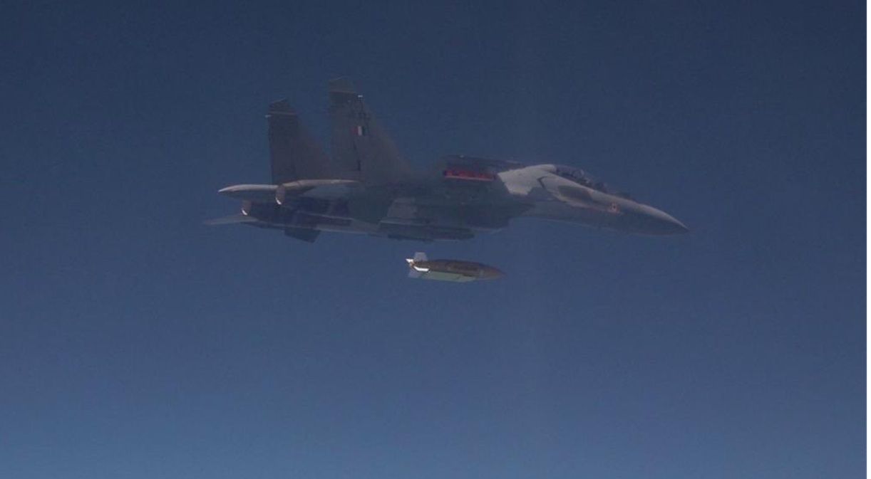 Con la adopción de la bomba Gaurav, la gran flota de cazas Su-30MKI de la IAF ganará una importante capacidad de ataque al suelo, que hasta ahora no poseía.