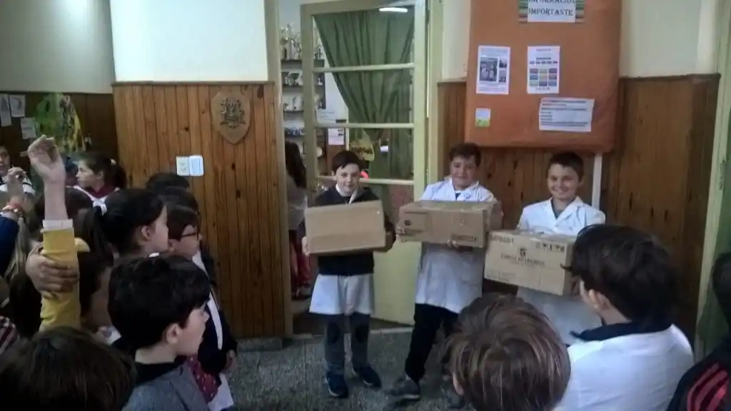 Alumnos de cuarto año de la  Escuela 11 hicieron una colecta  para el Banco de Alimentos