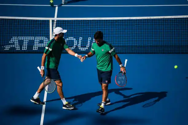 Tiempo de debut para González y Molteni.