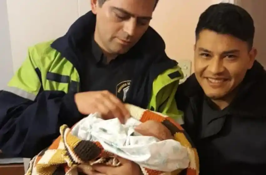 Policías marplatenses asistieron a una mujer a dar a luz