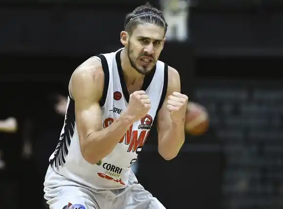 Iván Basualdo se suma a Peñarol: experiencia y jerarquía para reforzar la pintura marplatense