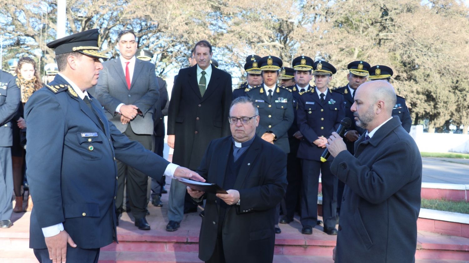 Brilloni puso en funciones al nuevo director general del ISeP, Lic. Mario Ismael Goyenechea.