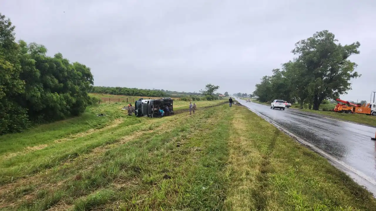 vuelco camion ruta nacional 34 rafaela lehmann - 6