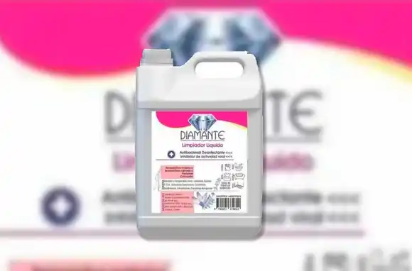 Prohibieron la comercialización de un alcohol y un desinfectante por irregularidades en el rotulado