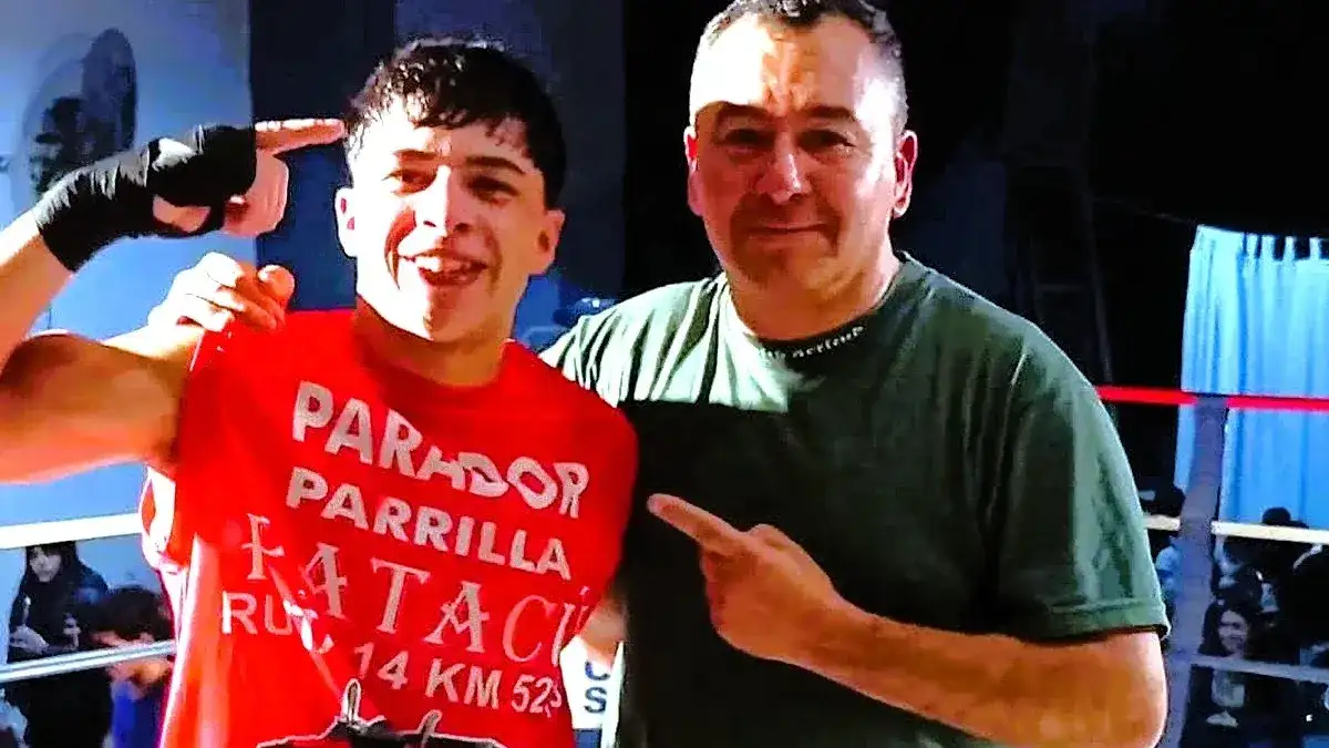 Tiziano Hermosilla junto a su entrenador Juan Carlos Martínez.