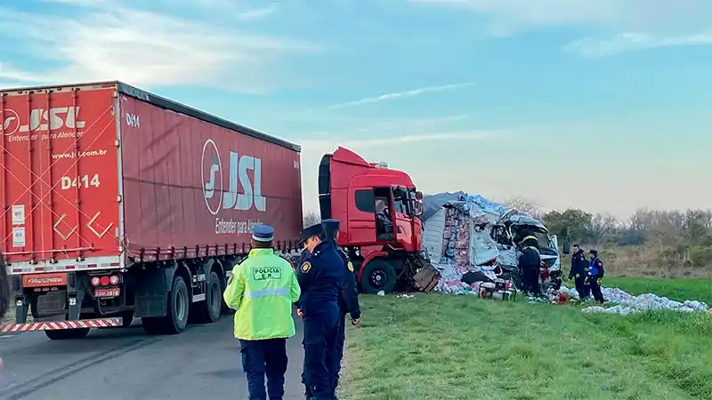 Un hombre perdió la vida tras un choque de camiones sobre la ruta