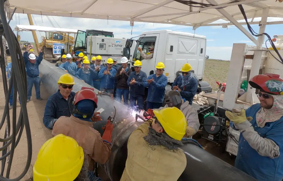 En Salliqueló: Concretan la primera soldadura de caños del Gasoducto Néstor Kirchner