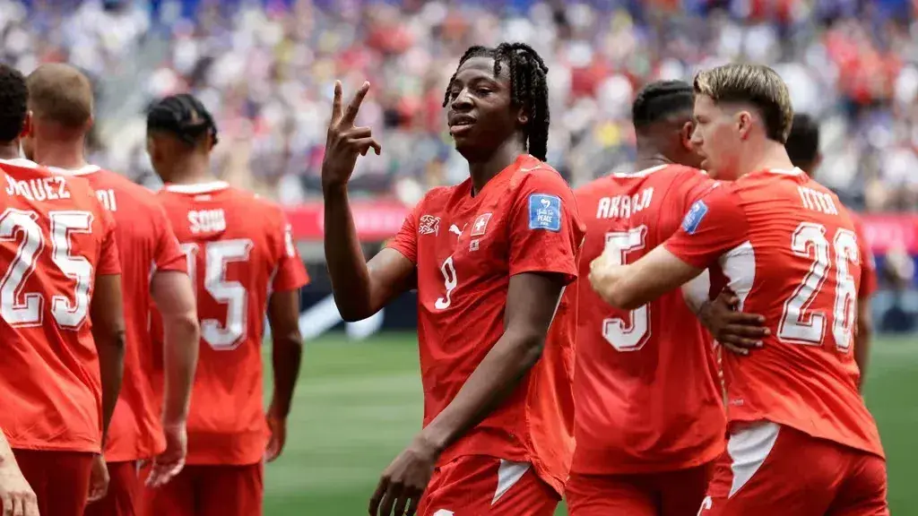Manzambi cambió el partido y Suiza quedó a un paso de los dieciseisavos
