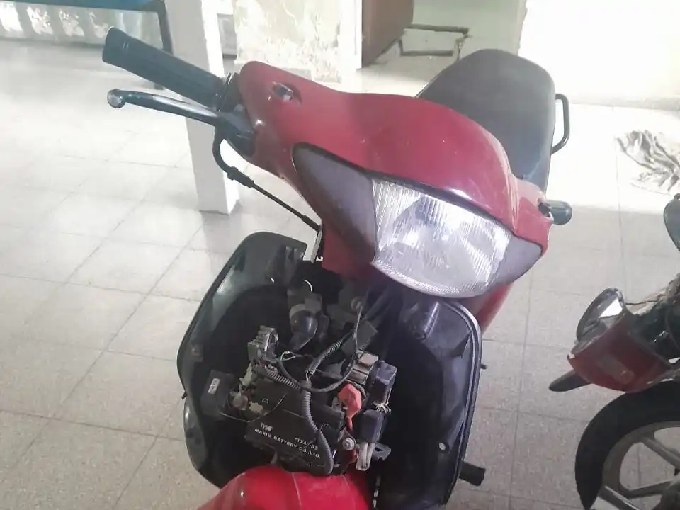La motocicleta recuperada fue restituida a su dueño.