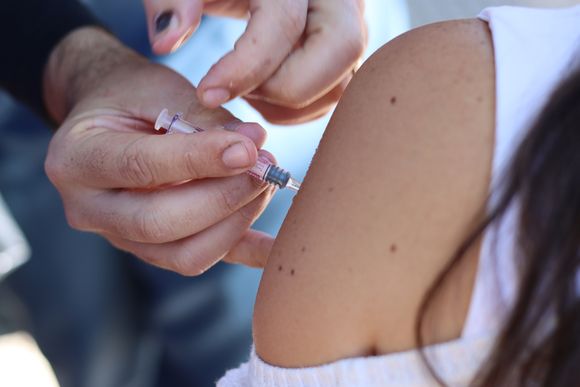 La provincia extendió la campaña de vacunación contra el Virus Sincicial Respiratorio hasta el 31 de agosto
