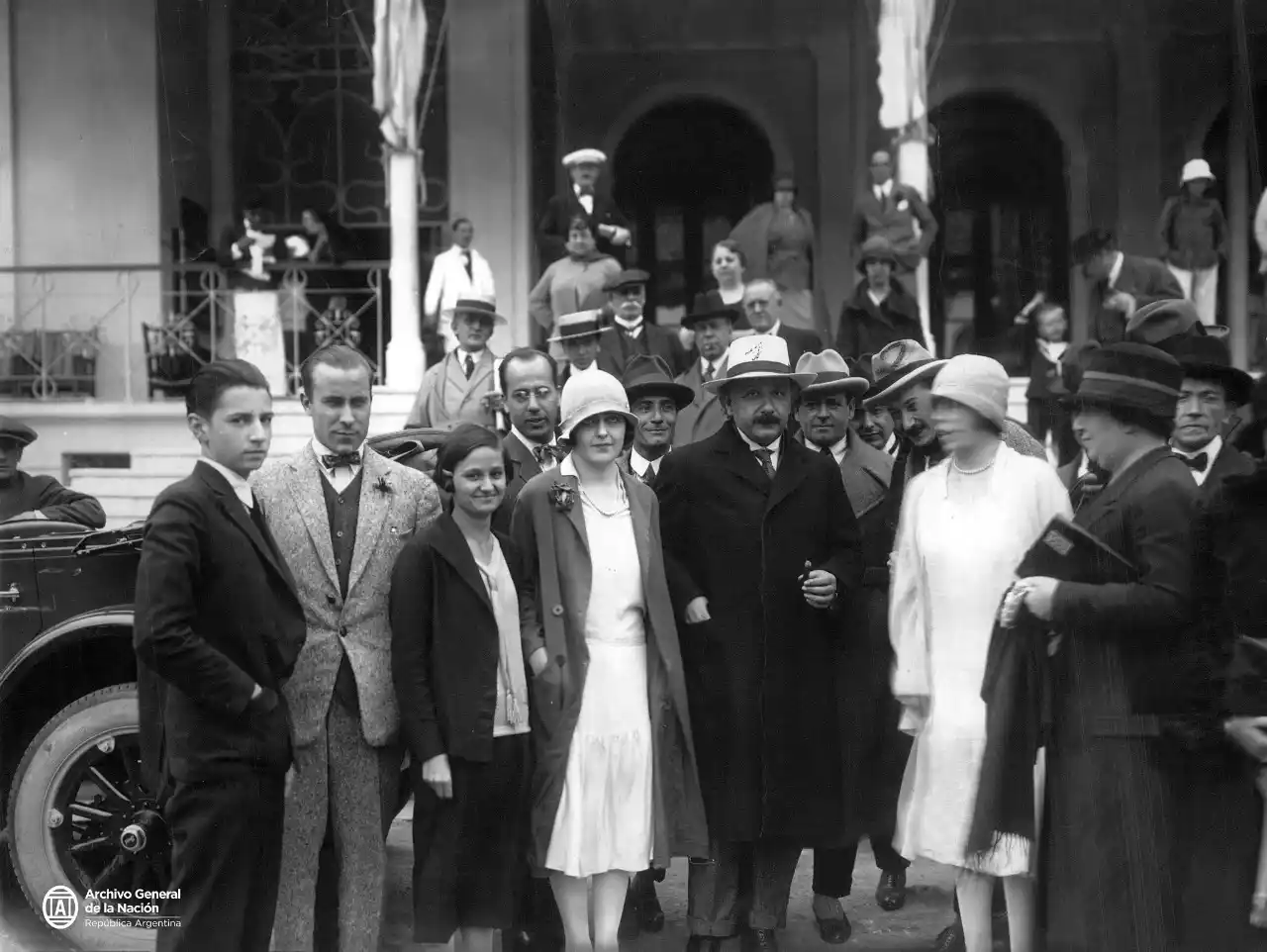 El científico visitó la Universidad de Córdoba, ciudad cuya arquitectura le gustó. (Archivo General de la Nación Argentina)