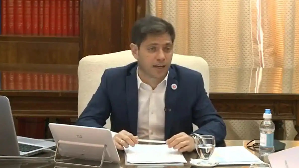 El "palito" de Kicillof tras hacer las pases con el Intendente de Tandil: "No es momento para los vivos ni para los pícaros" 