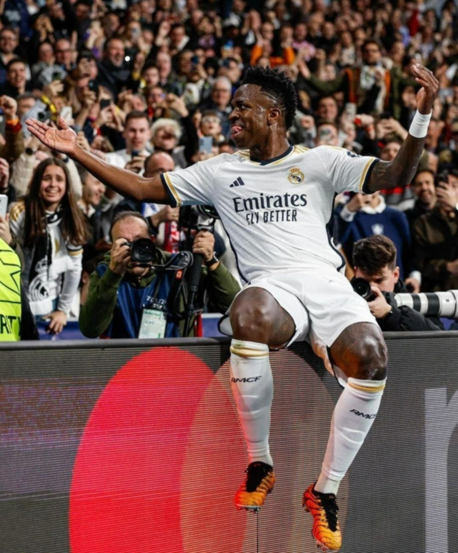 Real Madrid contraataca: así fue la defensa que realizó por Vinícius Júnior ante los cantos racistas