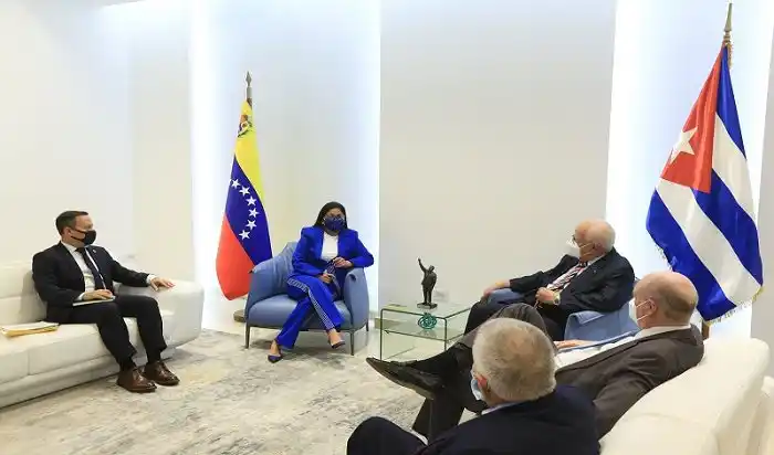 ¡SIN ESTAR APROBADA POR LA OMS! Delcy Rodríguez dice que inmunizarán a los niños con la vacuna Soberana