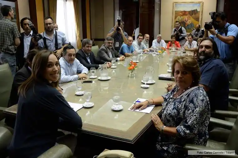Gremios docentes se reunieron con María Eugenia Vidal