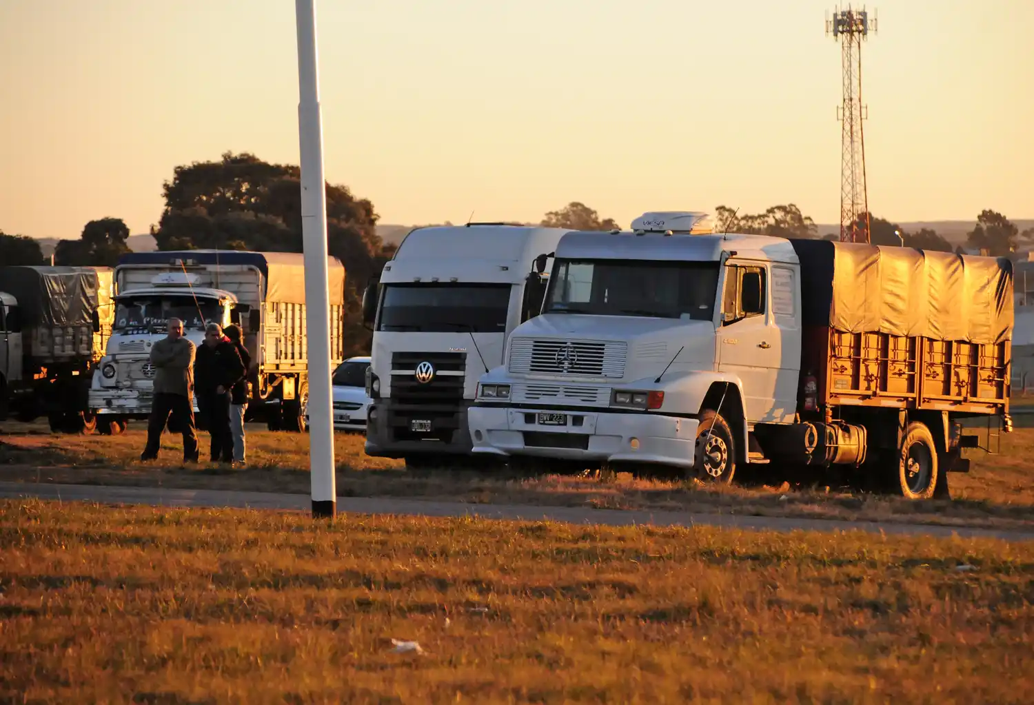 Ruta 226 y 30: Propietarios de transportes de cargas cortarán las rutas por el problema del gasoil