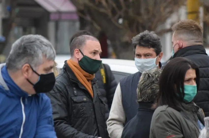 El senador Enrico acompañó a víctimas de delitos para denunciar a un menor que atacó a un joven con un hacha