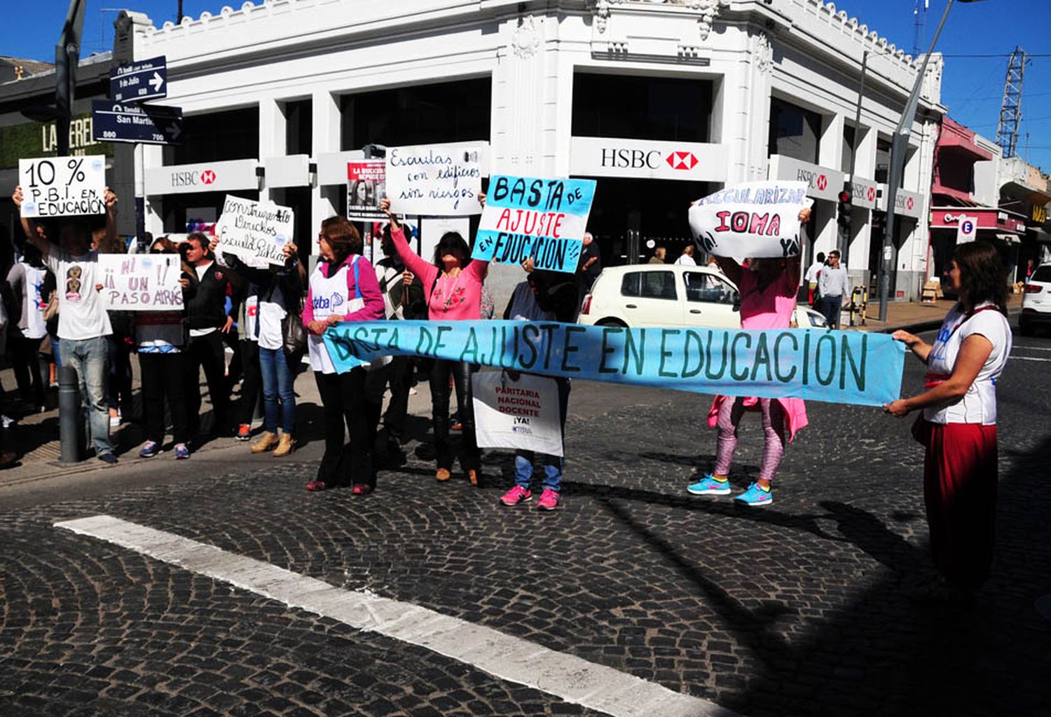 Tras acordar la pauta salarial, los docentes siguen en lucha por la educación pública