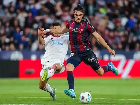 Sevilla perdió y quedó muy comprometido con el descenso