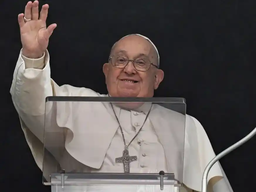Bergoglio mejora y quiere mostrarse este domingo. Foto: Reuters.